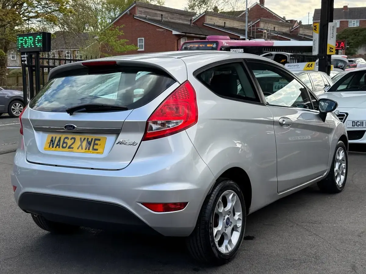 Used Ford Fiesta Zetec 82 HP (60 kW) 2012 Silver Hatchback