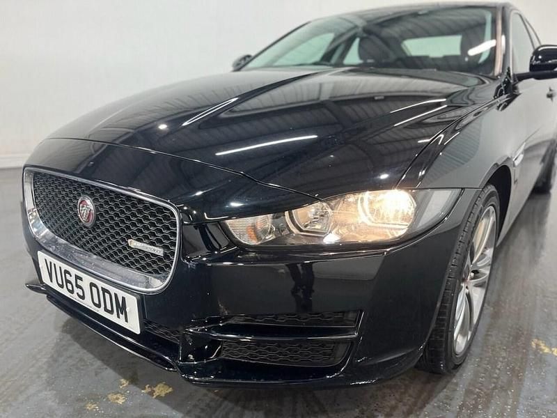 Used Jaguar XE Prestige 240 HP (176 kW) 2015 Black Sedan