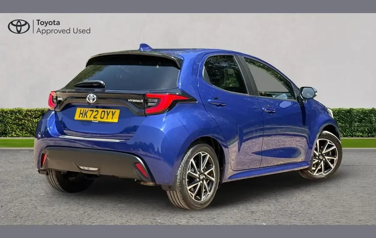 Used Toyota Yaris Design 113 HP (83 kW) 2023 Blue Hatchback