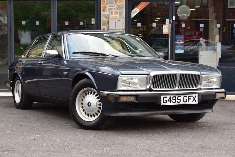 Used Daimler Sovereign 235 HP (172 kW) 1989 Blue Sedan