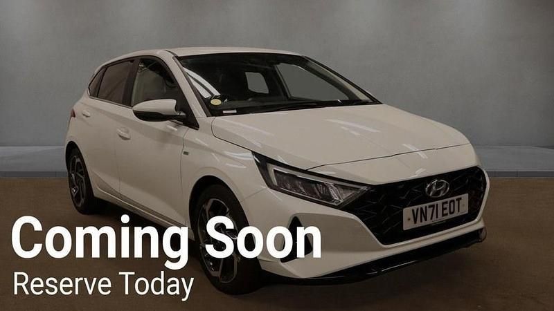 White Used 2022 Hyundai i20 Premium Hatchback | £11,990 (Good price) - Image 1/3