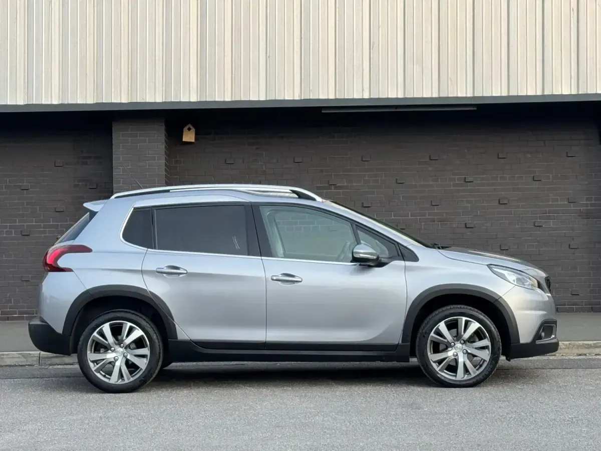 Second-hand Peugeot 2008 Allure 2018 Gri SUV
