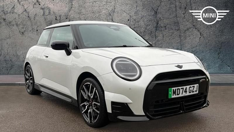 Used Mini Cooper SE Hatch 158 kW (215 HP) 2024 White Hatchback