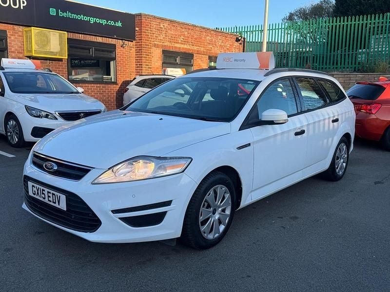 Used Ford Mondeo 140 HP (102 kW) 2015 White Hatchback