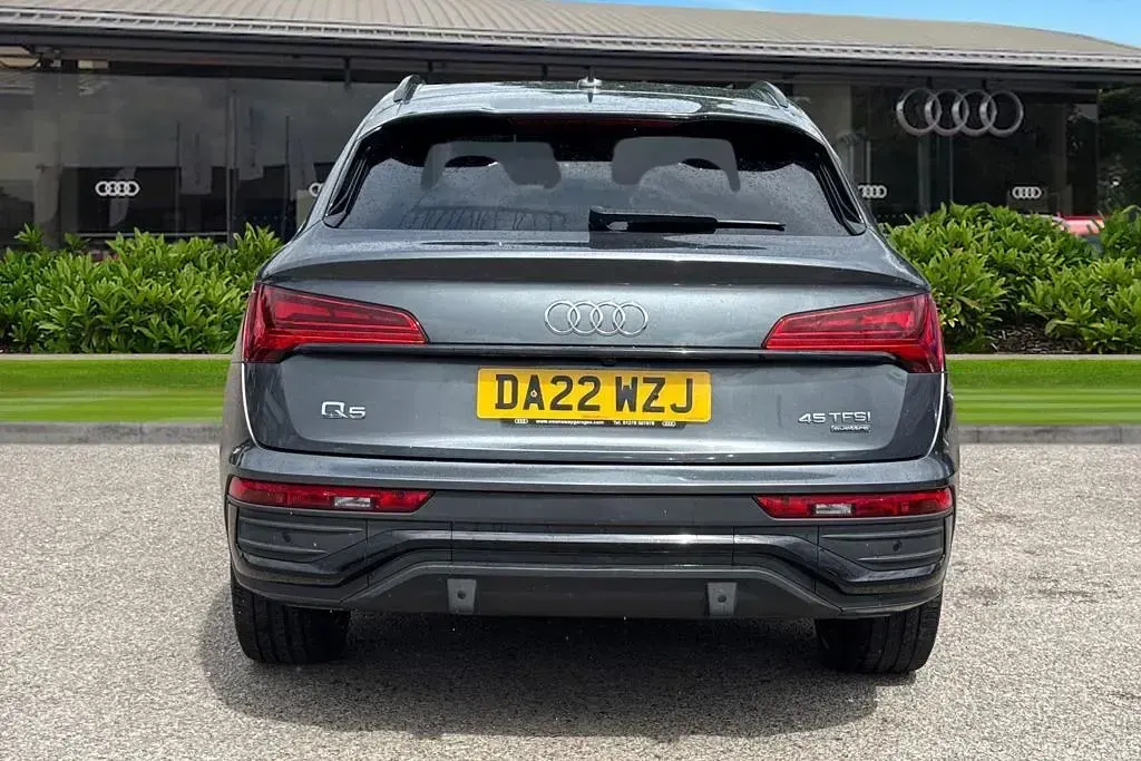 Used Audi Q5 Comfort 265 HP (194 kW) 2022 Grey SUV