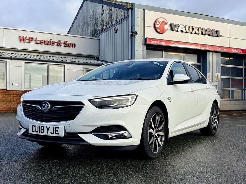 Used Vauxhall Insignia Elite 168 HP (123 kW) 2018 White Hatchback