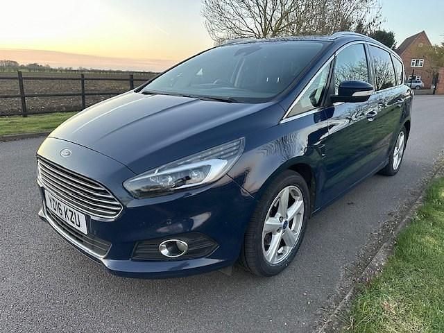 Used Ford S-MAX Titanium 180 HP (132 kW) 2016 Blue MPV