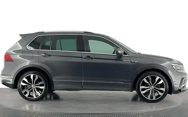 Używany VW Tiguan R-line 150 KM (110 kW) 2020 Szary SUV