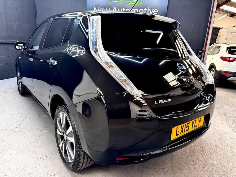Used Nissan Leaf Tekna 80 kW (109 HP) 2015 Black Hatchback