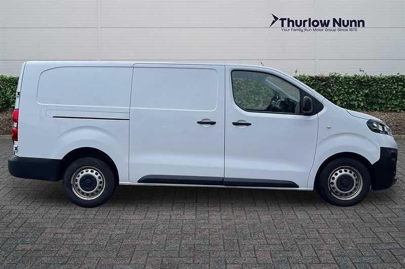 Used Vauxhall Vivaro S 100 HP (73 kW) 2023 White MPV
