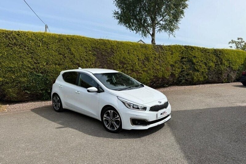 White Used 2017 Kia Ceed 3 Hatchback | £7,995 (Fair price) - Image 1/1