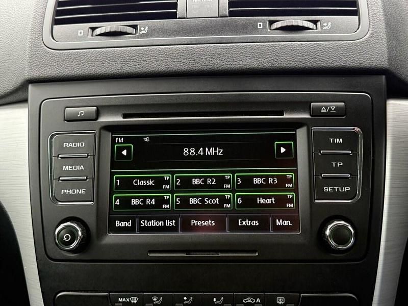 Used Skoda Yeti SE 105 HP (77 kW) 2014 White SUV