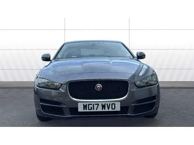 Begagnad Jaguar XE Ingenium 200 HK (147 kW) 2017 Grå Sedan