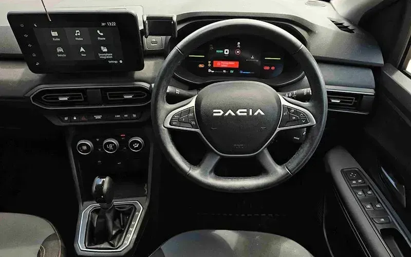Used Dacia Jogger Extreme 141 HP (103 kW) 2024 Grey MPV