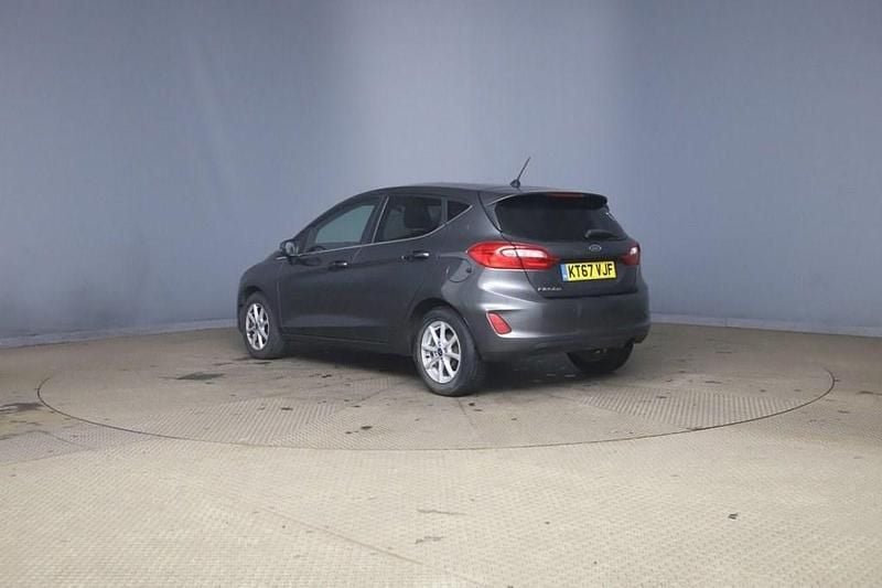 Used Ford Fiesta Zetec 100 HP (73 kW) 2018 Grey Hatchback