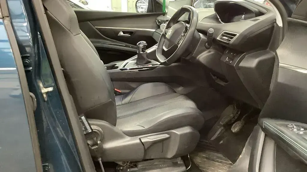 Used Peugeot 5008 Allure 130 HP (95 kW) 2021 Blue SUV