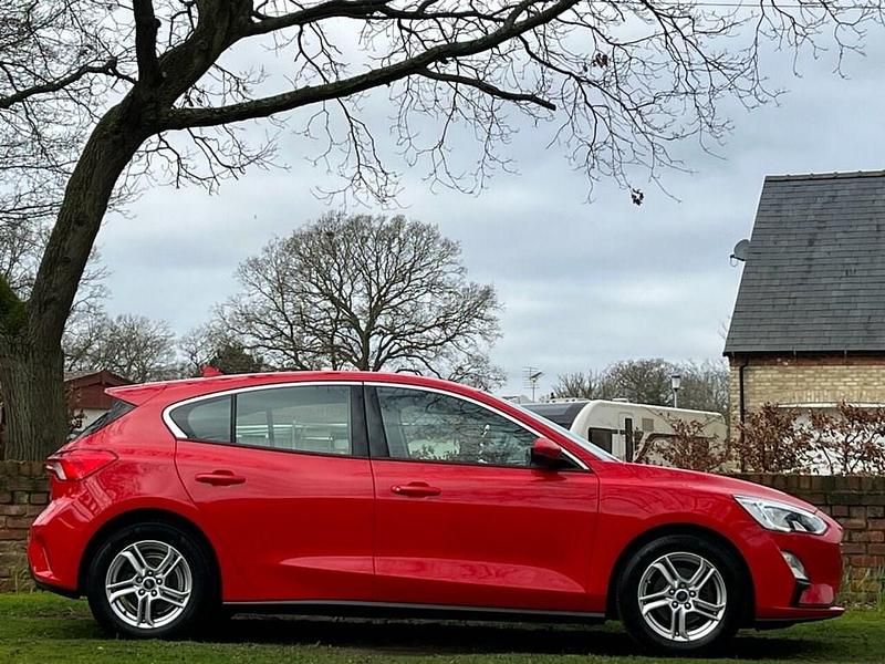 Used Ford Focus Zetec 100 HP (73 kW) 2019 Red Hatchback