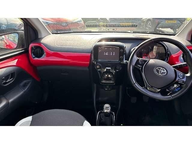 Used Toyota Aygo x-style 69 HP (50 kW) 2017 Red Hatchback