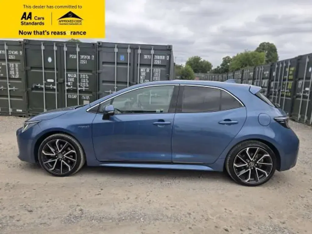 Used Toyota Corolla 184 HP (135 kW) 2019 Blue Hatchback