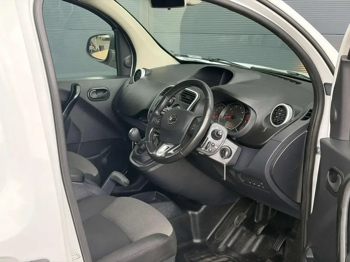 Used Nissan NV250 S 95 HP (69 kW) 2021 White Van