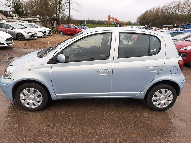 Used Toyota Yaris 2005 Blue Hatchback