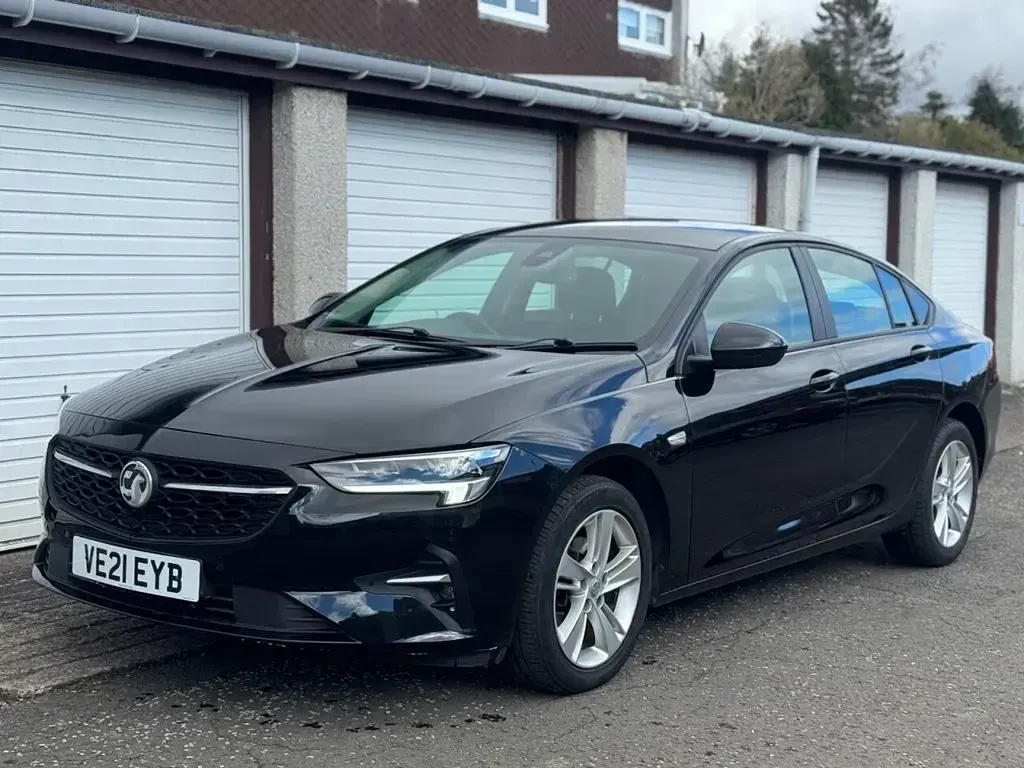 Second-hand Vauxhall Insignia Sport 122 CP (89 kW) 2021 Negru Hatchback