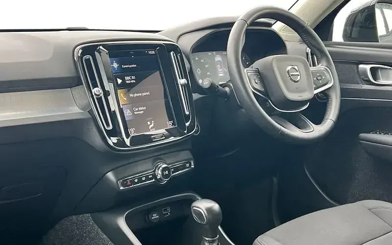 Usado Volvo XC40 Momentum 163 HP (119 kW) 2021 Preto SUV