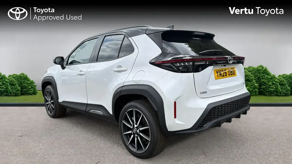 New Toyota Yaris Hybrid Sport 130 HP (95 kW) 2026 Platinum white pearl bitone (premium paint) Estate