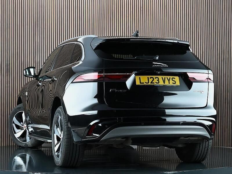 Usado Jaguar F-Pace R-Dynamic 404 HP (297 kW) 2023 Preto SUV
