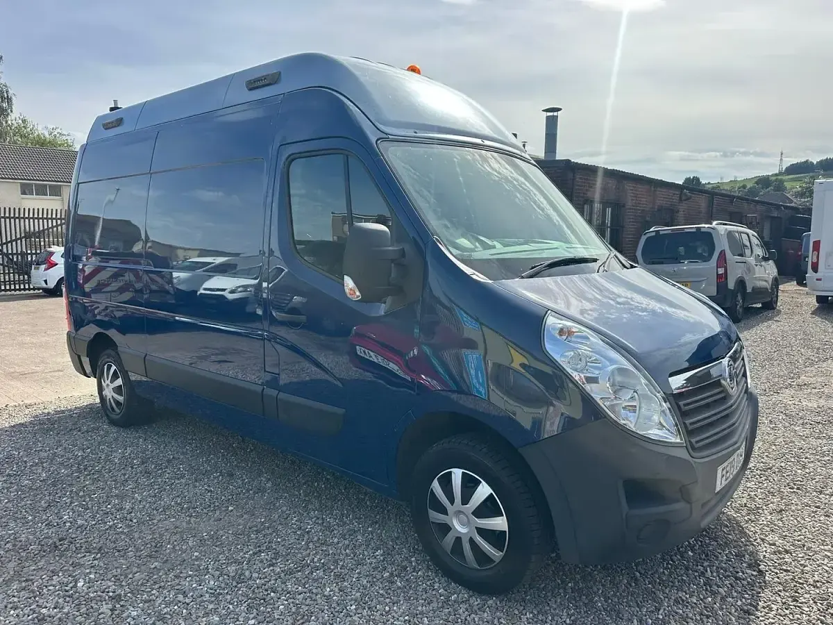 Used Vauxhall Movano 145 HP (106 kW) 2019 Blue MPV