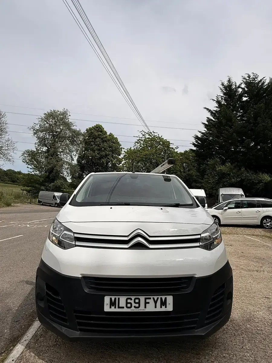 Used Citroën Dispatch 100 HP (73 kW) 2019 White MPV