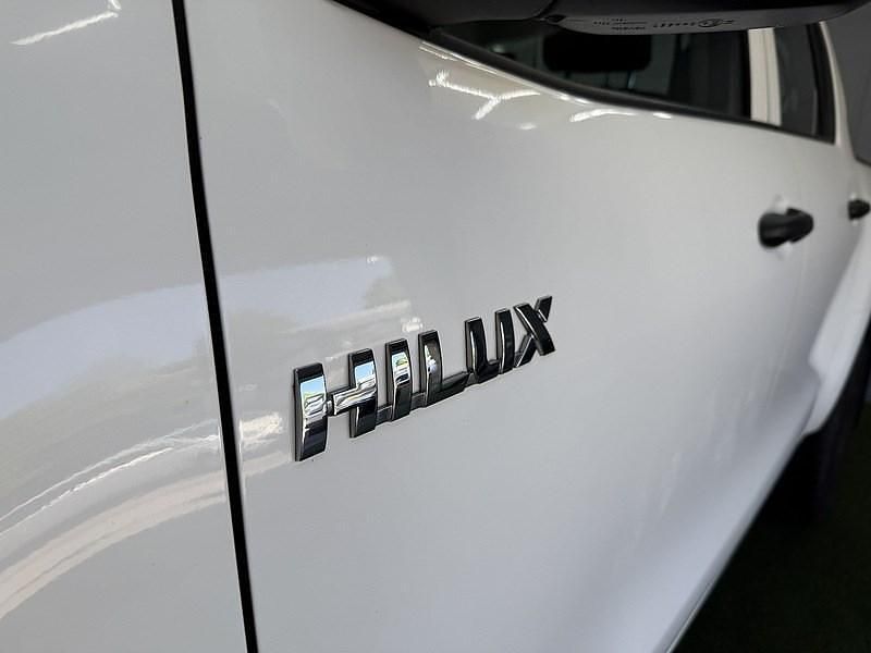 Used Toyota HiLux Active 148 HP (108 kW) 2020 White Pickup