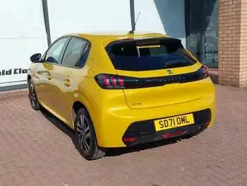 Used Peugeot 208 Allure 100 HP (73 kW) 2021 Yellow Hatchback