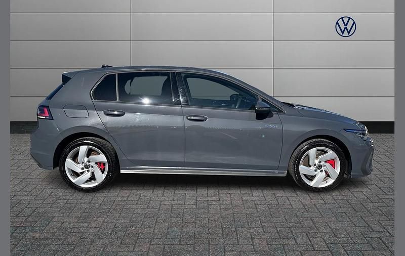 Second-hand VW Golf VIII GTE 272 CP (200 kW) 2025 Gri Hatchback