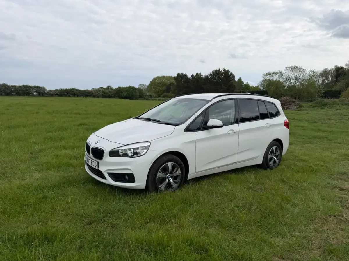 Begagnad BMW 218 Impressive 2017 Vit Kombi