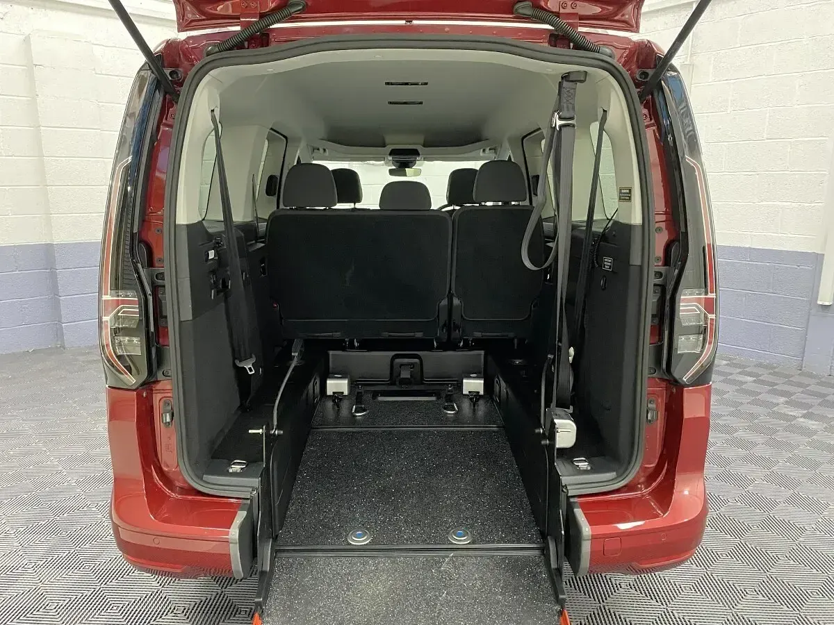 Used VW Caddy Maxi Life 122 HP (89 kW) 2023 Red MPV