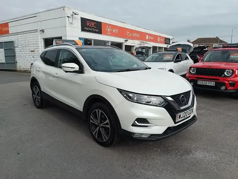 Used Nissan Qashqai N-Connecta 160 HP (117 kW) 2020 White SUV