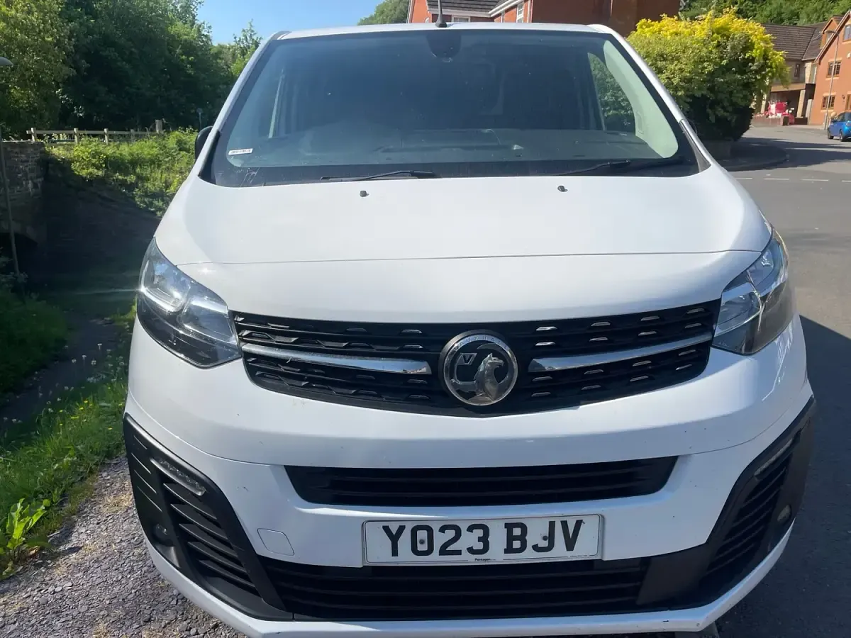 Used Vauxhall Vivaro 145 HP (106 kW) 2023 White MPV