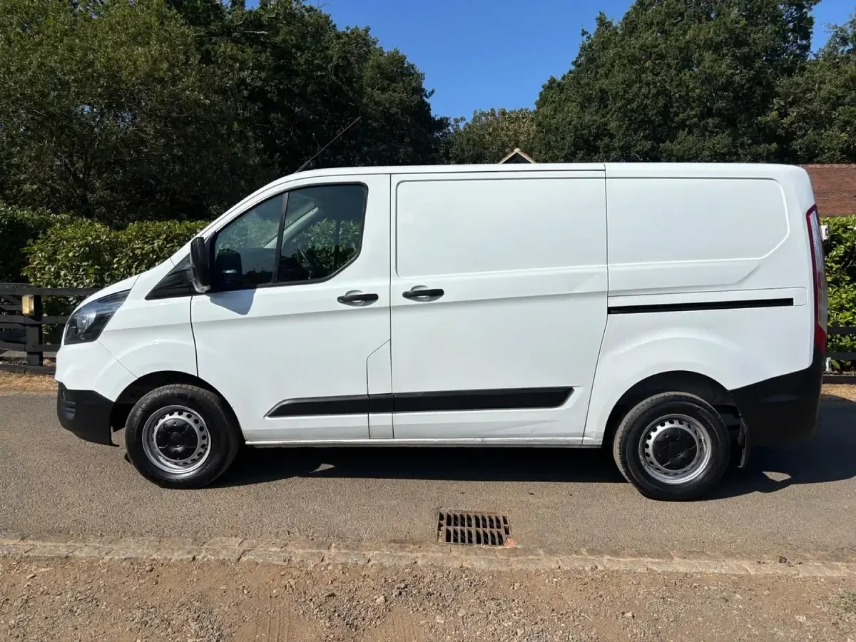 Used Ford Transit Custom 105 HP (77 kW) 2018 White Van