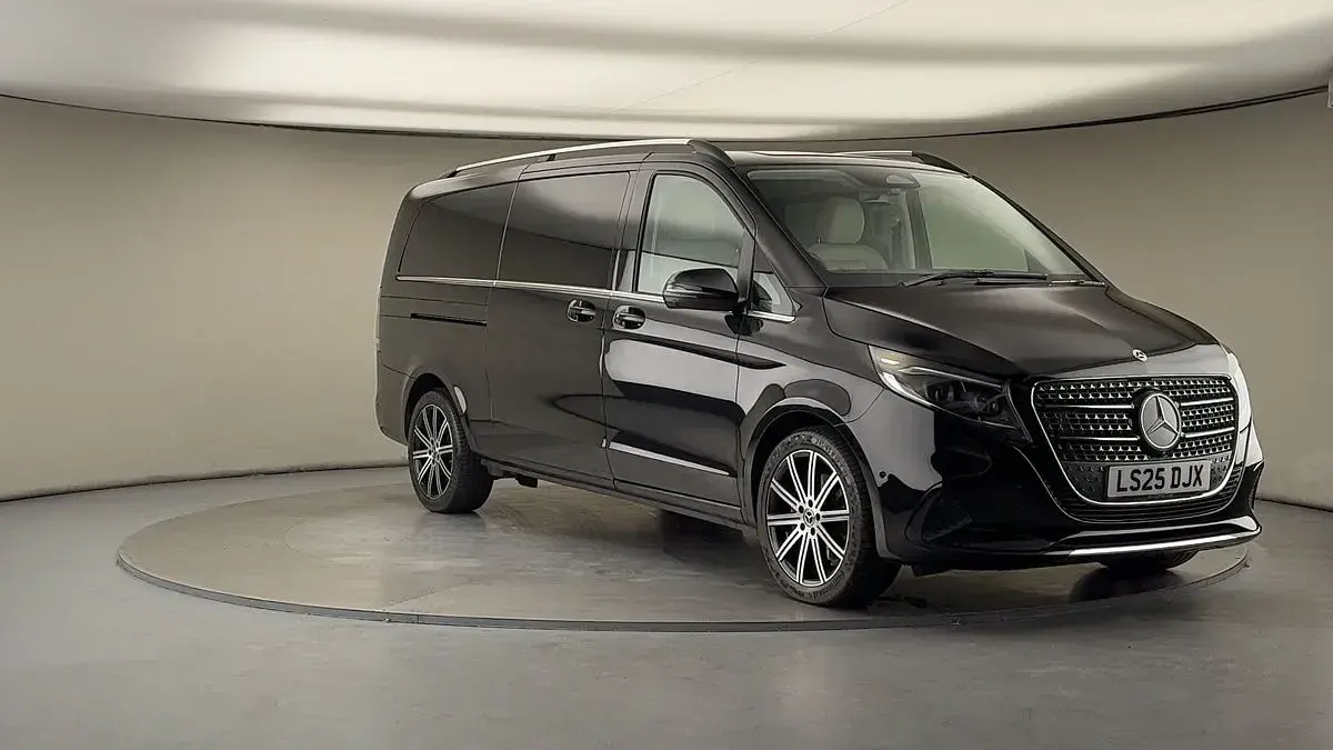 Begagnad Mercedes V220 Premium 163 HK (119 kW) 2025 Minibuss