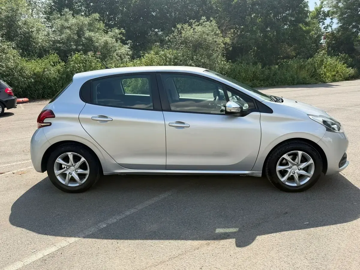 Used Peugeot 208 Active 82 HP (60 kW) 2015 Silver Hatchback