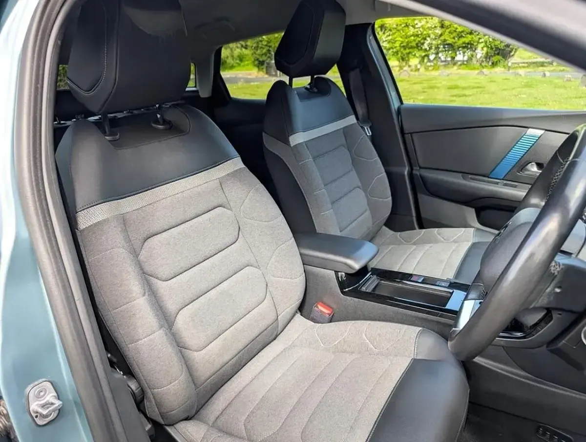 Used Citroën e-C4 100 kW (136 HP) 2022 Blue Hatchback