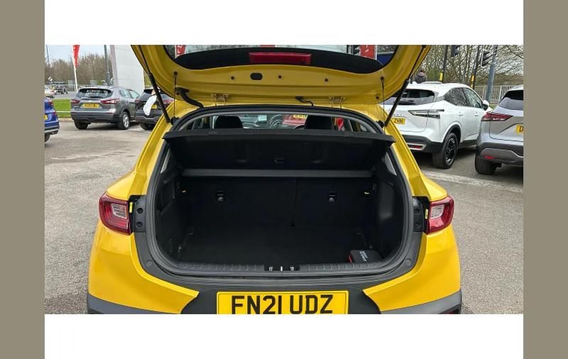 Used Kia Stonic GT-Line 117 HP (86 kW) 2021 Yellow SUV