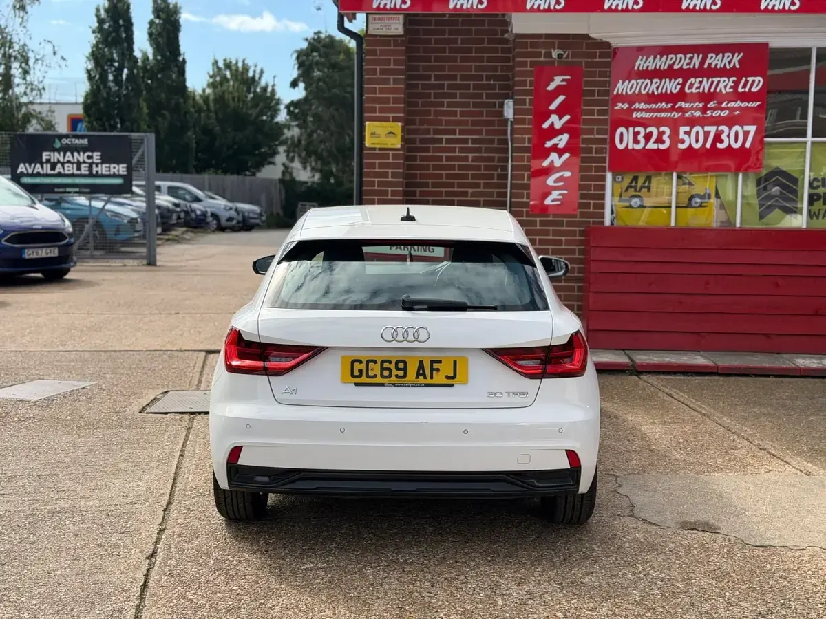 Used Audi A1 Sportback Sport 116 HP (85 kW) 2020 Glacier white Hatchback