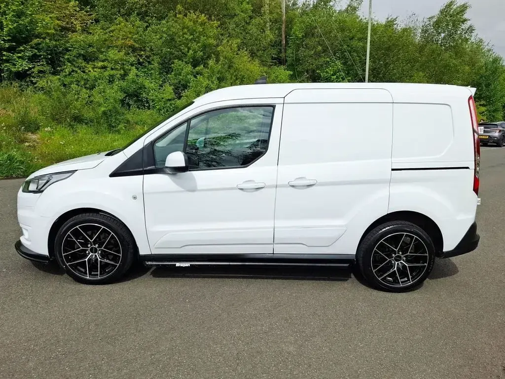 Used Ford Transit Connect Limited 120 HP (88 kW) 2021 White MPV