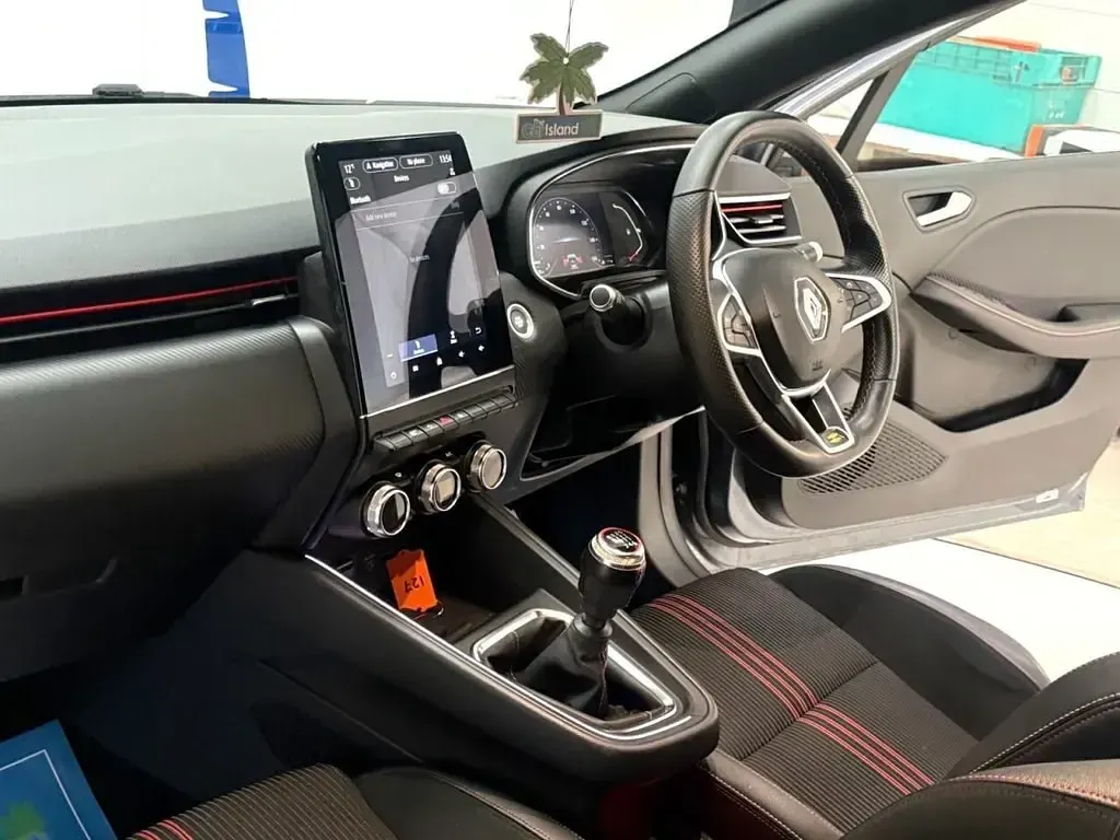 Usado Renault Clio V RS Line 90 HP (66 kW) 2021 Cinzento Citadino