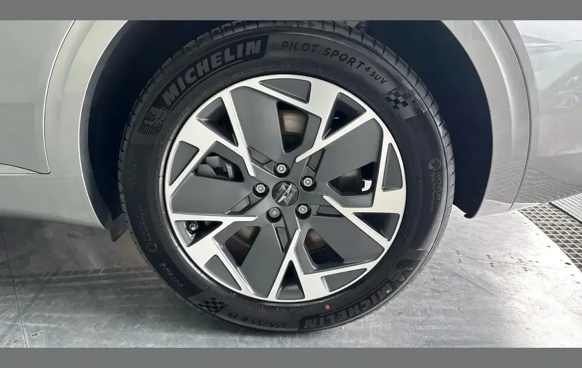 New Genesis GV70 359 kW (489 HP) 2026 Silver SUV
