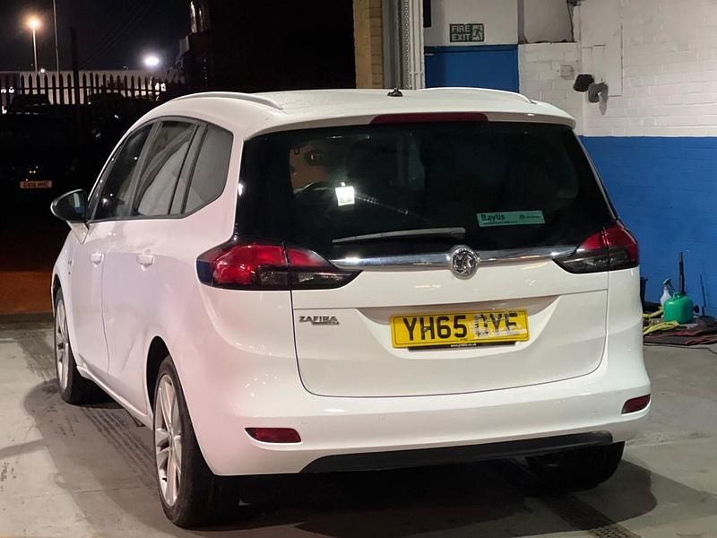 Used Vauxhall Zafira Tourer SRi 136 HP (100 kW) 2015 White MPV
