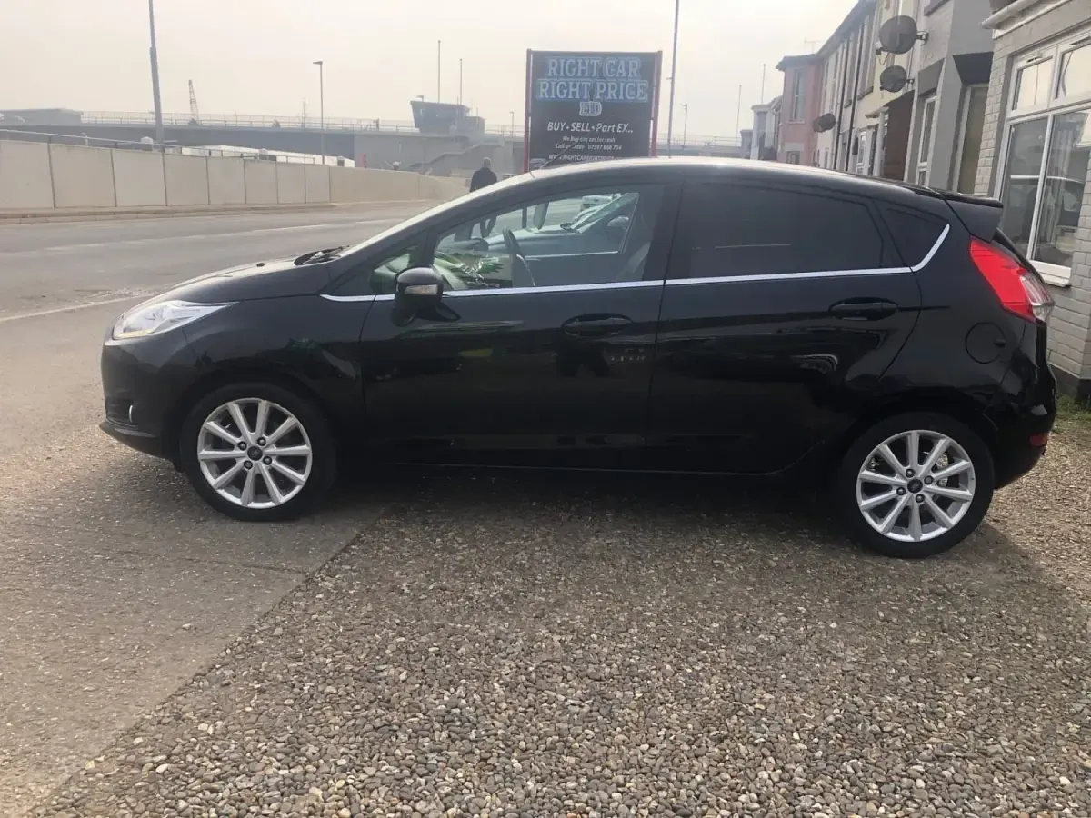 Usado Ford Fiesta Titanium 2016 Preto Citadino