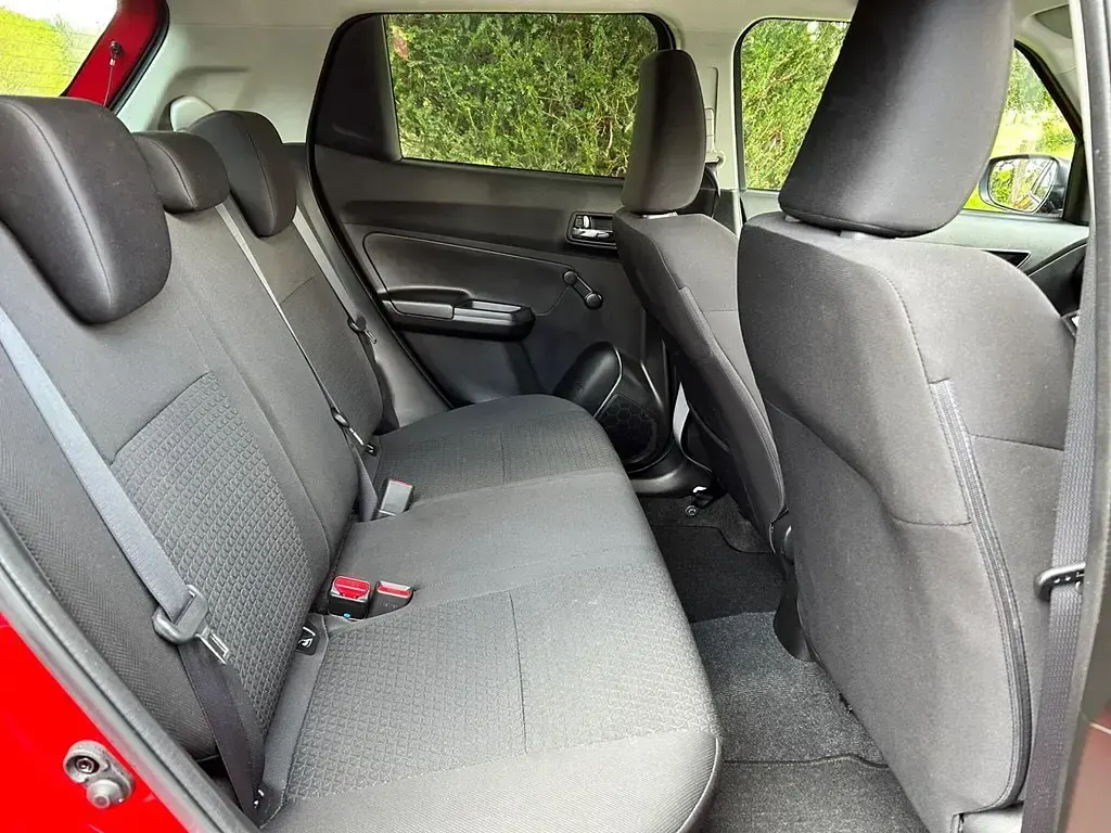 Usado Suzuki Swift 90 HP (66 kW) 2019 Vermelho Citadino